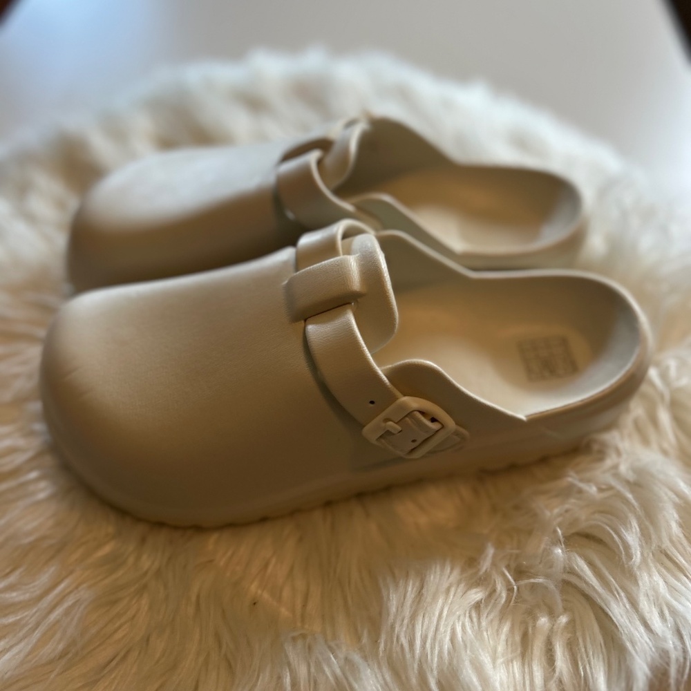 Clogs - Picture 4 of 4